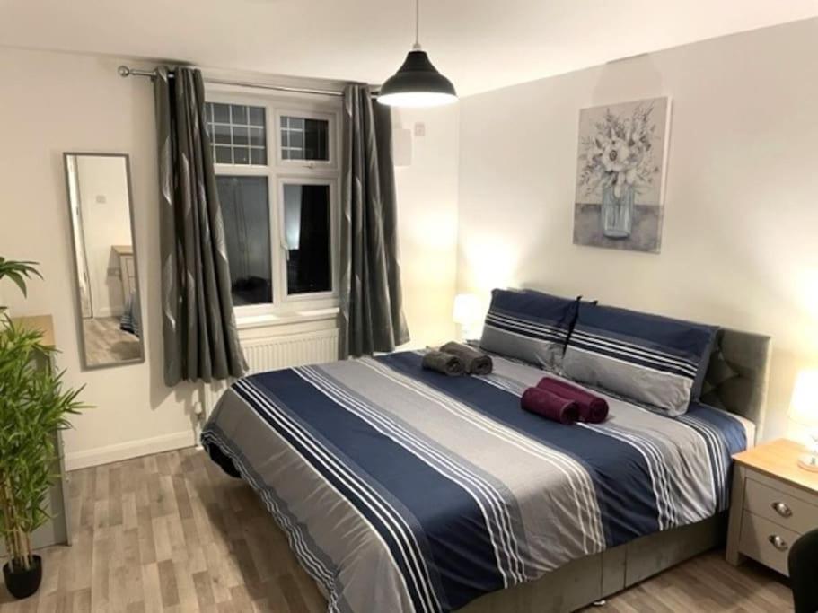Supreme - 1 Bedroom Apart Sleeps 4 Short/Long Stay Джиллингем Экстерьер фото